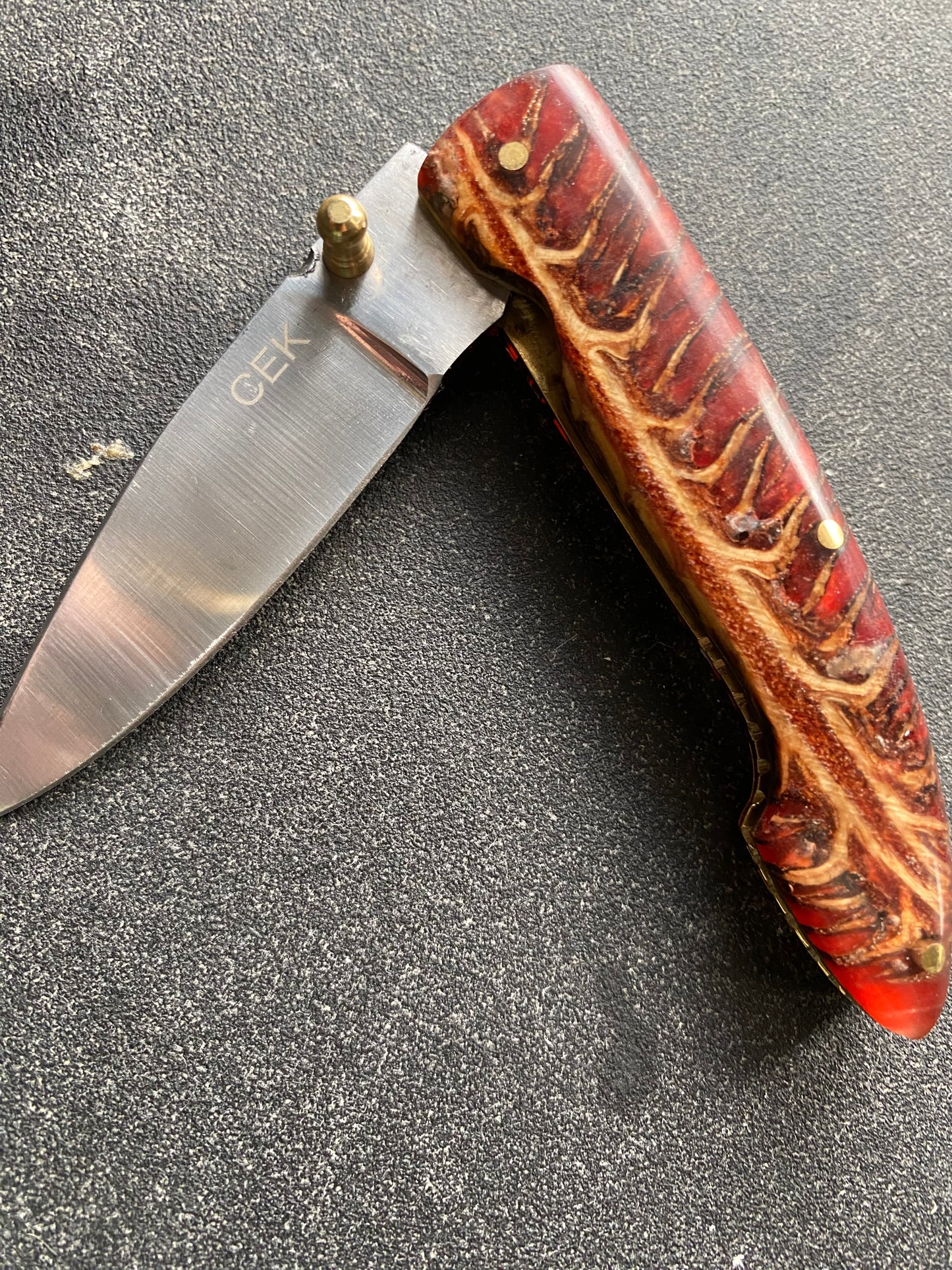 FD-1056 Pine Cone Handle 440c steel  pocket knife / red