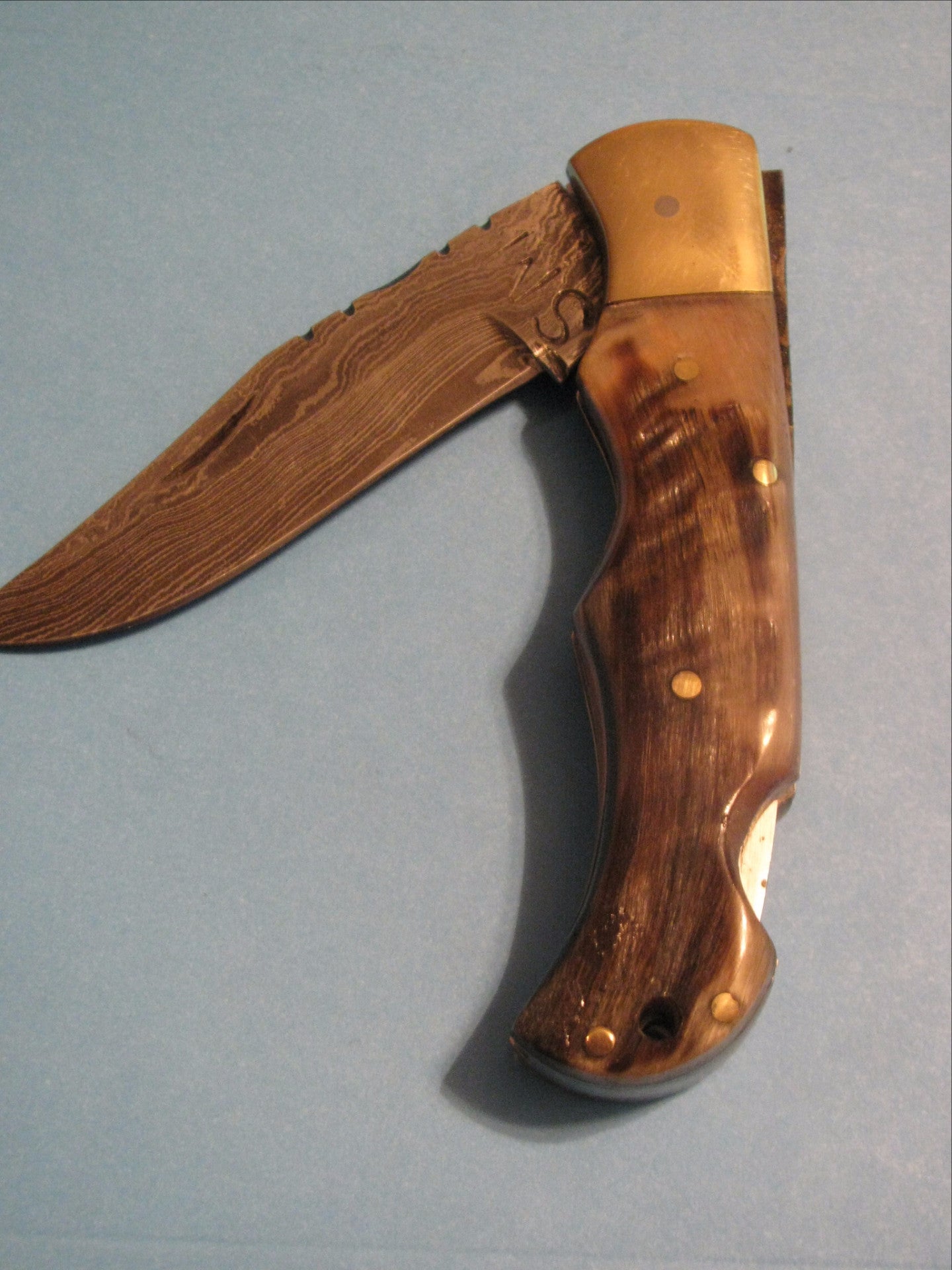 FD-055 RAM HORN FOLDING KNIFE WITH BRASS BOLSTER