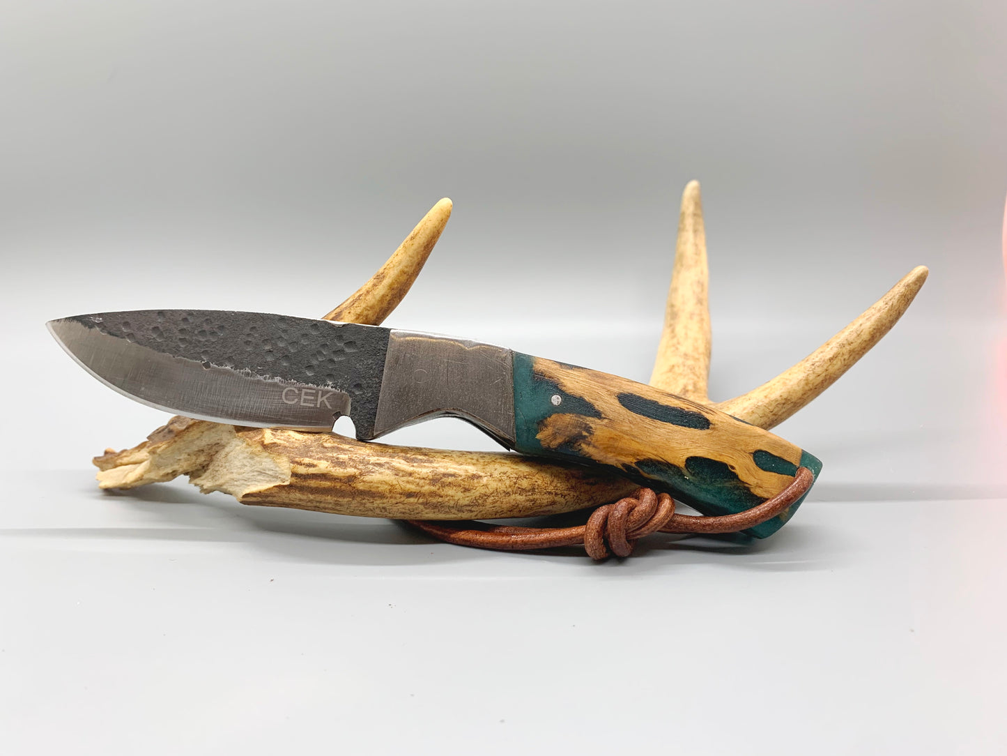 FX-066 Cholla Cactus Handle w/ hammered 440c blade