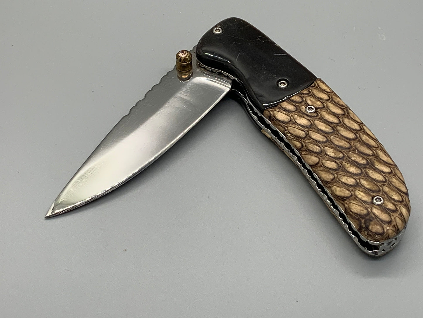 FD-059 Snake Skin Handle and Bull Horn Bolster Pocket Knife