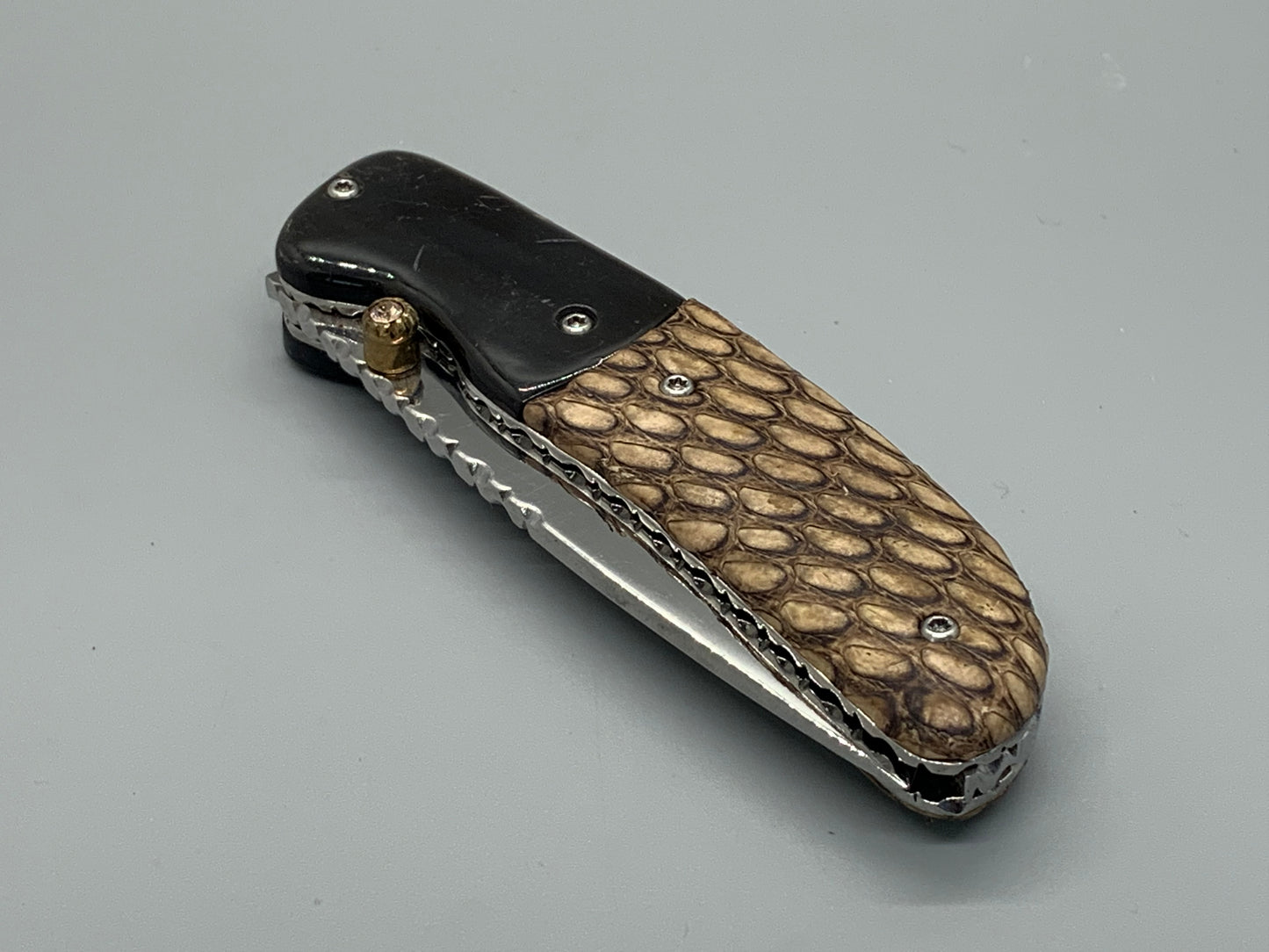 FD-059 Snake Skin Handle and Bull Horn Bolster Pocket Knife