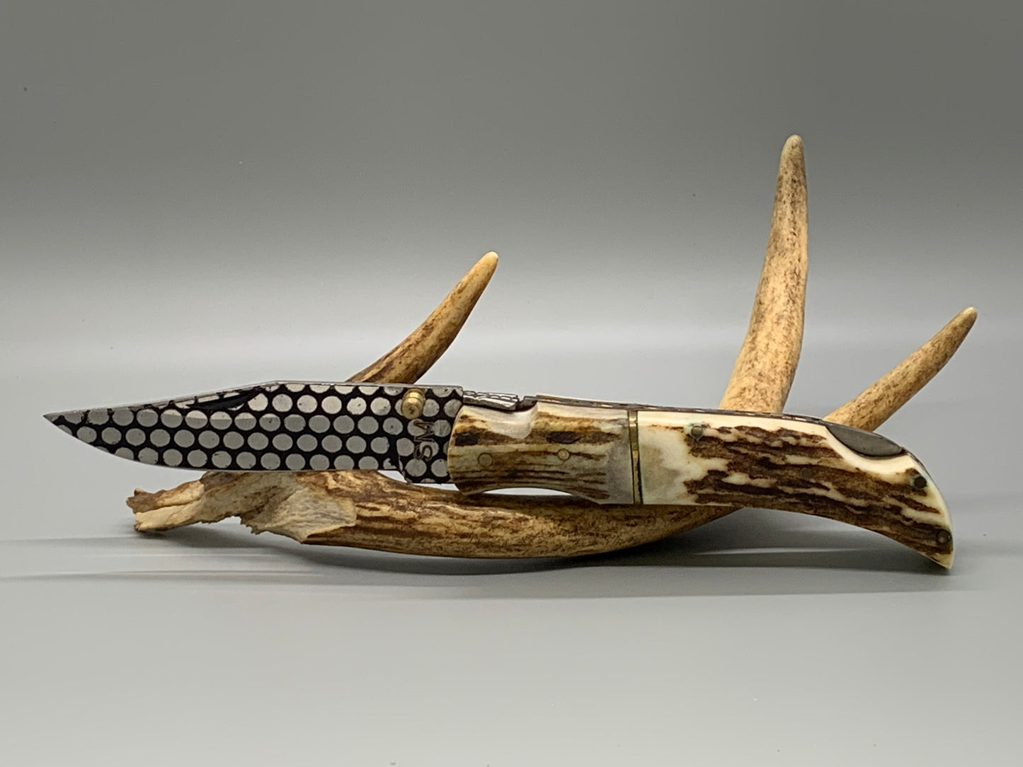 FD-060 Stag Antler handle w/Honeycome 440c blade