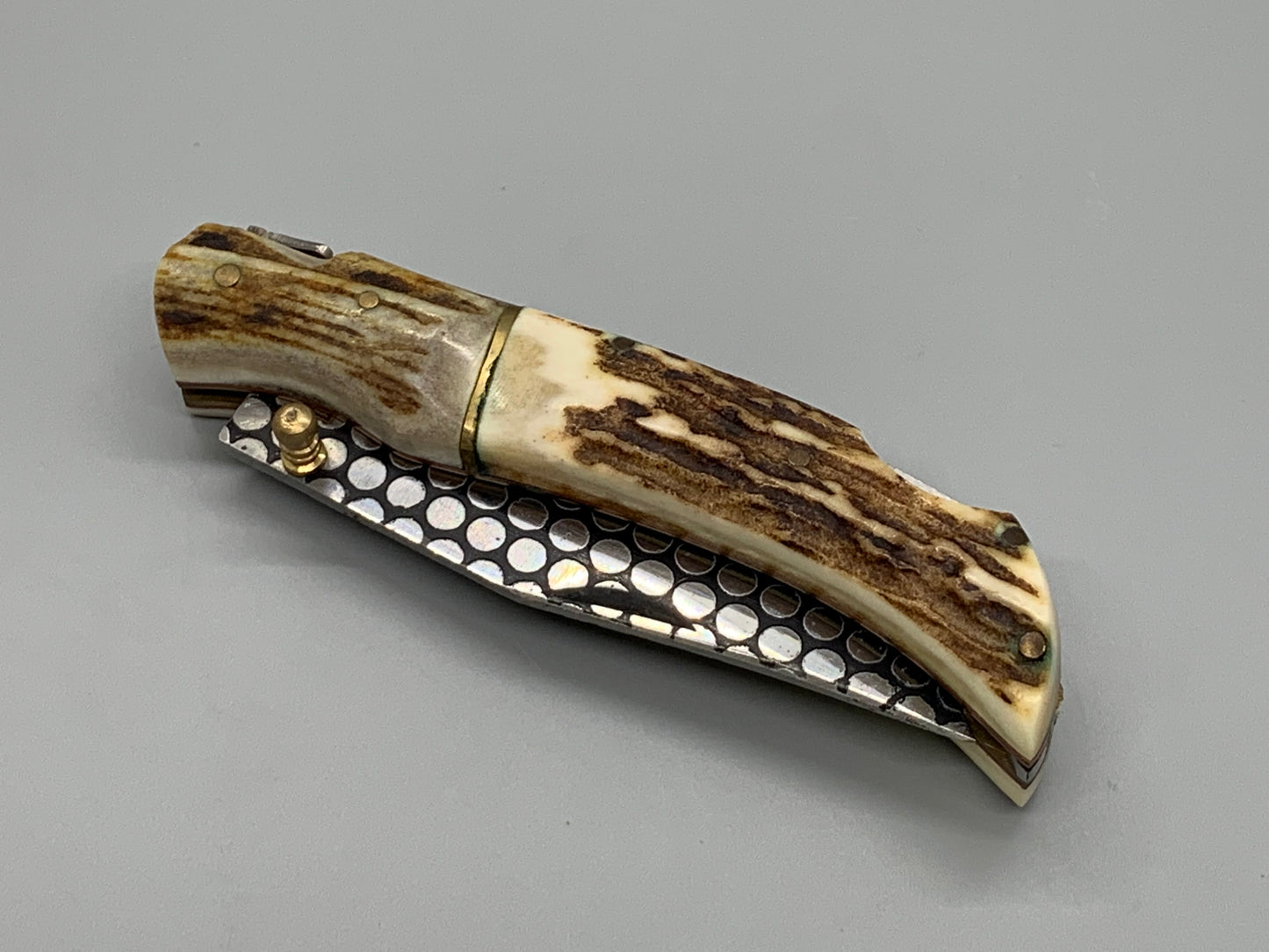 FD-060 Stag Antler handle w/Honeycome 440c blade