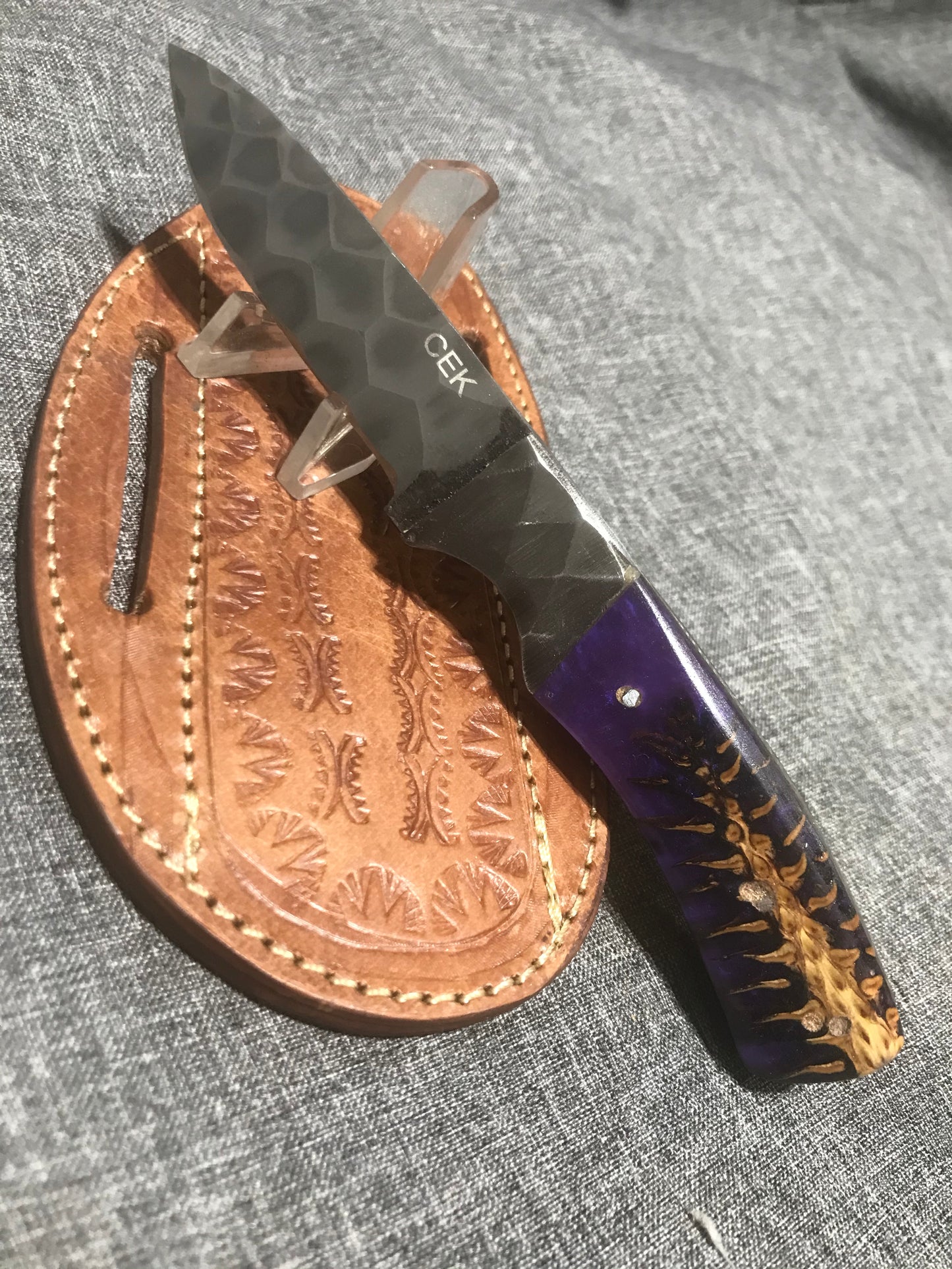 FX-083 Pine Cone Handle Hammered steel Knife