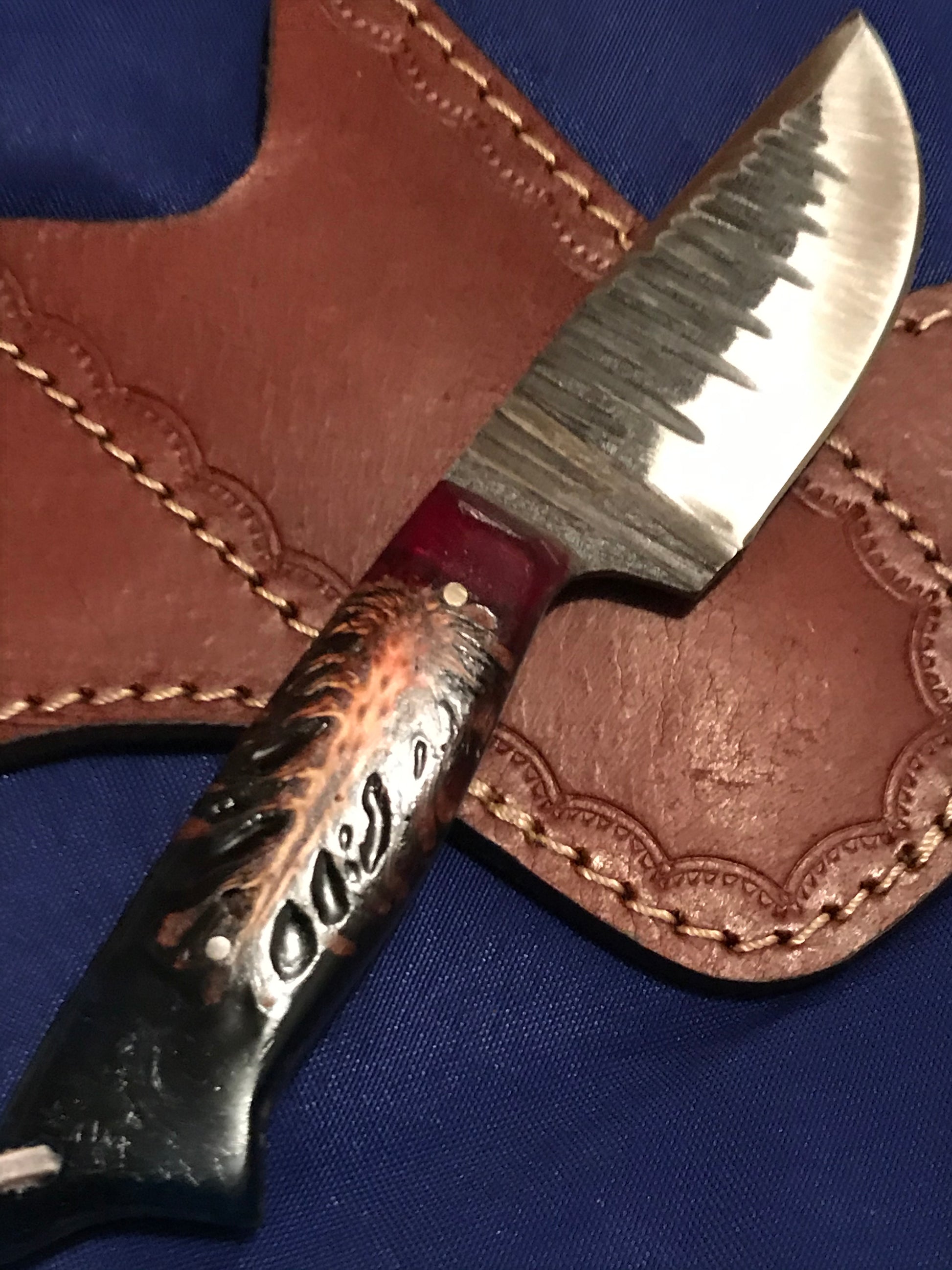 Custom knife with unique handle material imitating banksia cone