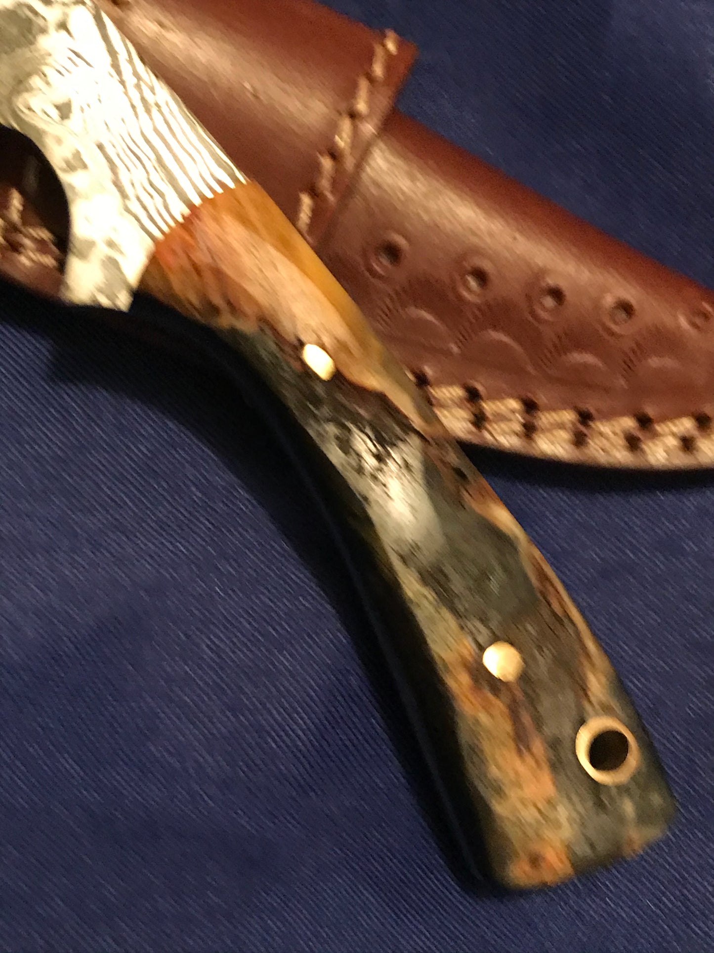 FX-092 RAM HORN HANDLE DAMASCUS SKINNING KNIFE