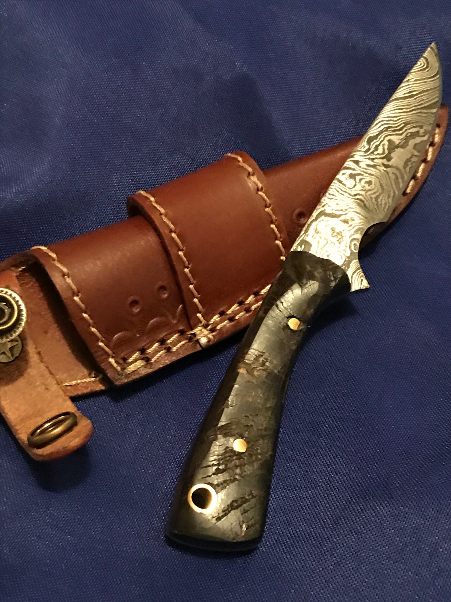 FX-092 RAM HORN HANDLE DAMASCUS SKINNING KNIFE